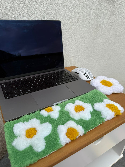 Set tufté fleuri blanc et vert – imparfait – 30 × 10 cm